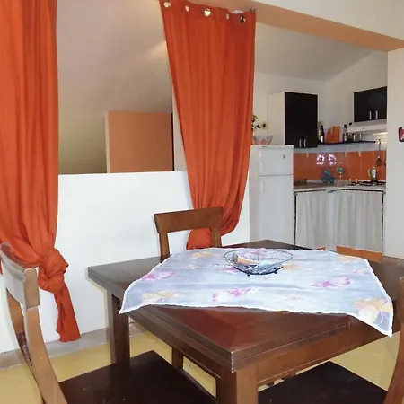 Appartement Nette In Mit Terrasse Und Pool By Interhome
