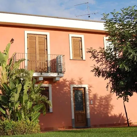 Daire Nette In Mit Terrasse Und Pool By Interhome Acireale